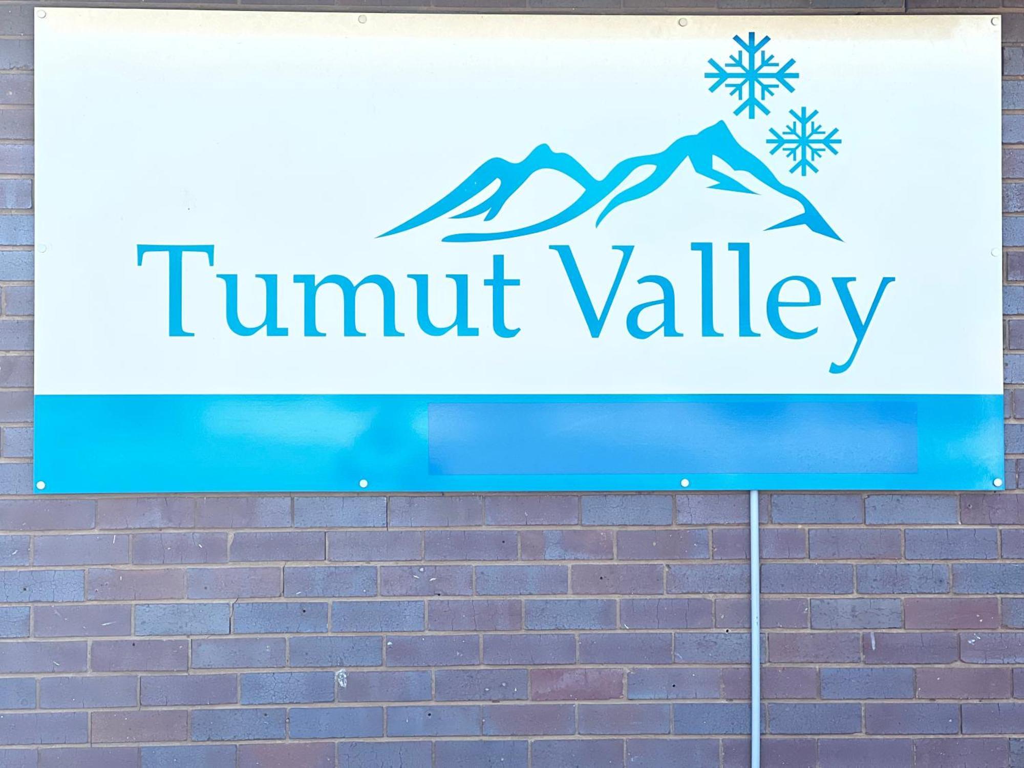 Tumut Valley Motel Exterior photo